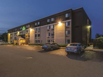 La Quinta Inn & Suites Warwick Providence Airport
