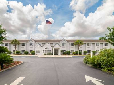 Microtel Inn & Suites by Wyndham Pooler / Savannah