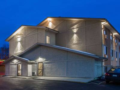 Super 8 Dubuque/Galena Area