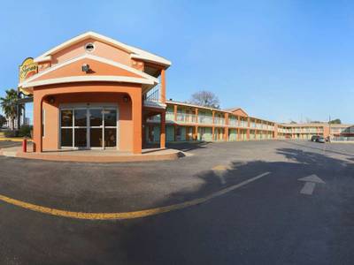 Super 8 Austin Downtown / Capitol Area