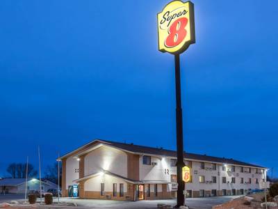 Super 8 Bismarck