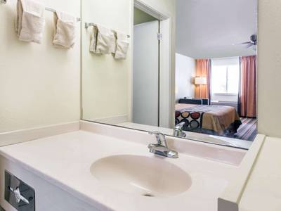 Super 8 Motel - Brookhaven