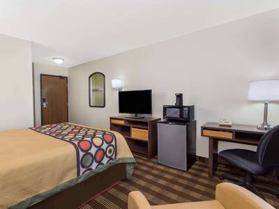 Super 8 Eau Claire I-94