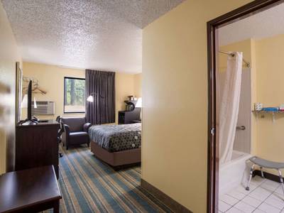 Super 8 Fredericksburg/Central Plz Area