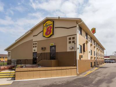 Super 8 Motel - Janesville