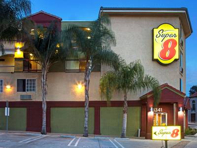 Super 8 Los Angeles Downtown