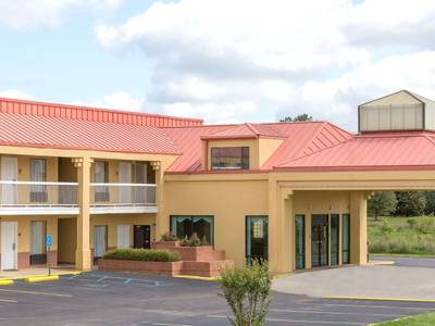 Super 8 Madison/Ridgeland Area