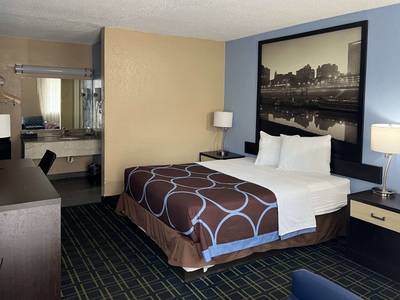 Super 8 Motel Downtown - Graceland