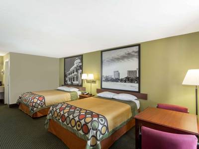 Super 8 Pearl/Jackson/East