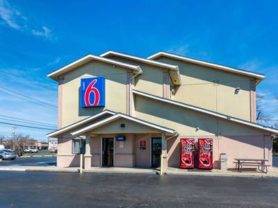 Motel 6 Salisbury