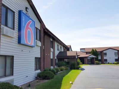 Motel 6 Saukville
