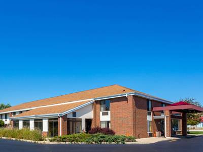 Super 8 Motel - Watertown