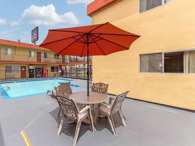 Howard Johnson Inn & Suites San Diego Area/Chula Vista