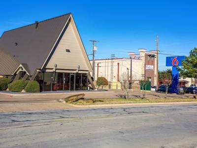 Motel 6 Arlington TX-UTA