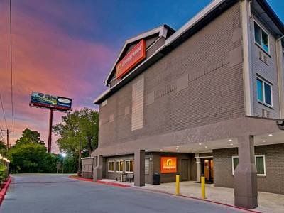 Orangewood Inn & Suites