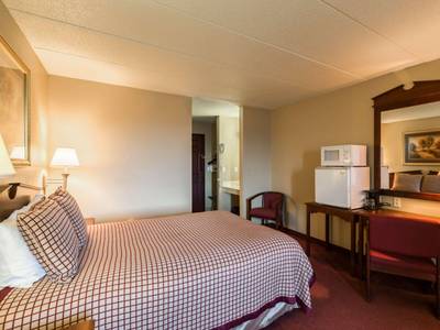 Rodeway Inn & Suites