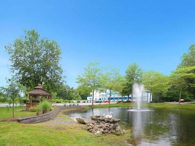 Econo Lodge Inn & Suites