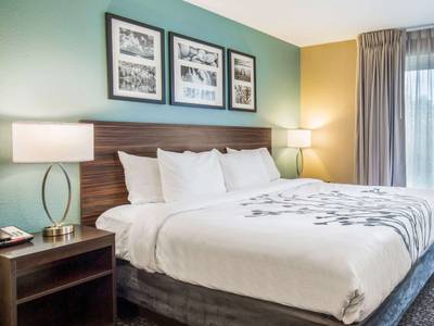 Sleep Inn & Suites Dunmore