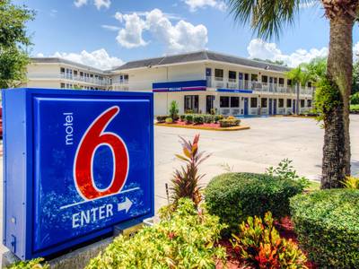 Motel 6 Bradenton