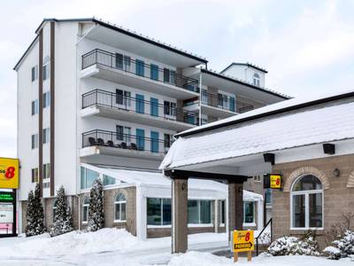 Chalet Inn & Suites Near The Falls