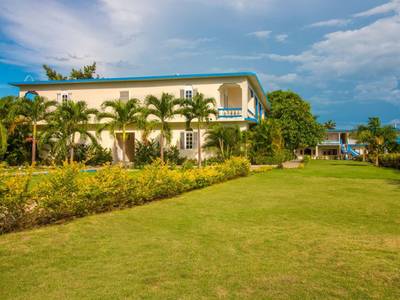 Travellers Beach Resort