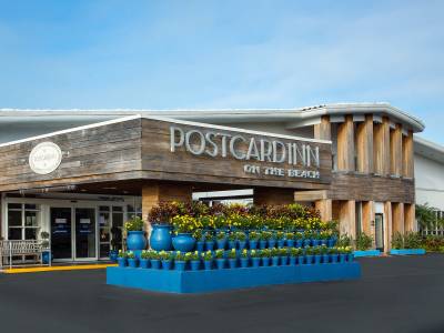 Postcard Inn on the Beach