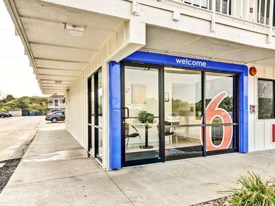 Motel 6 Pittsburgh - Crafton