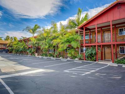 Econo Lodge Inn & Suites Carlsbad