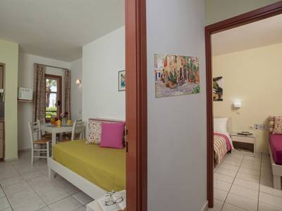 Latania Studios & Apartments