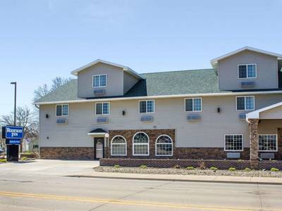 Rodeway Inn & Suites near Okoboji Lake