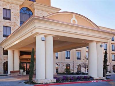 Holiday Inn Express Hotel & Suites Dallas Central Market Center