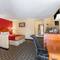 Econo Lodge Inn & Suites