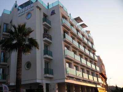 Alesta Yacht Hotel