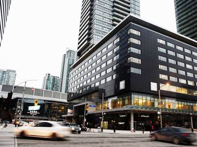 Le Germain Maple Leaf Square