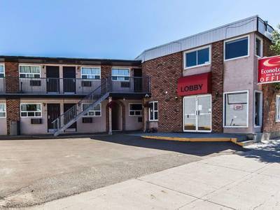 The Econo Lodge Inn & Suites Drumheller