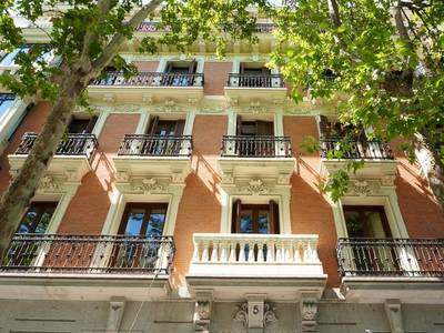 Petit Palace Lealtad Plaza