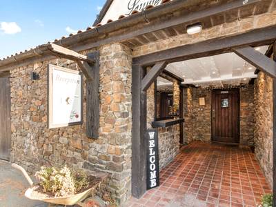 The Honest Lawyer Country Pub & Hotel