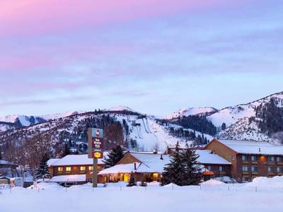 Best Western Plus Landmark Inn