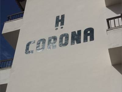 Hostal Port Corona
