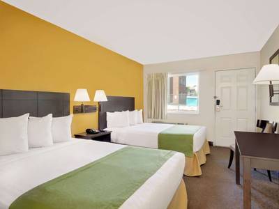 Howard Johnson on East Tropicana