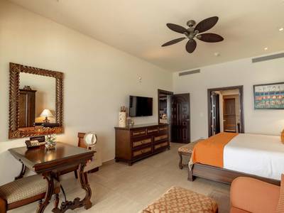 Grand Residences by Royal Resorts