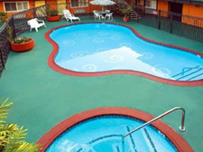 Rodeway Inn & Suites Near Convention Center