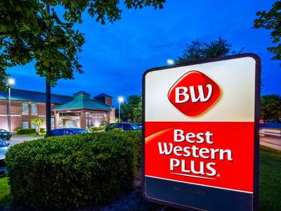 Best Western Plus Addison Galleria Hotel