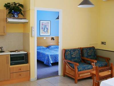 Daphne Hotel Apartments