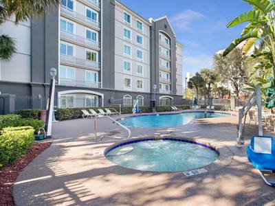 La Quinta Inn & Suites Fort Lauderdale Airport