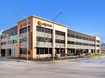 La Quinta Inn & Suites Indianapolis Downtown