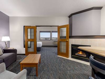 Holiday Inn Express & Suites Lethbridge