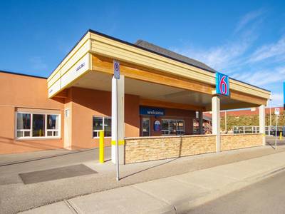 Motel 6 Lethbridge AB