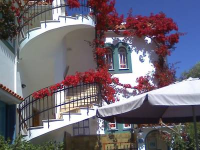 Villa Contessa Apartments