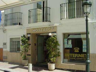 Abril Hostal